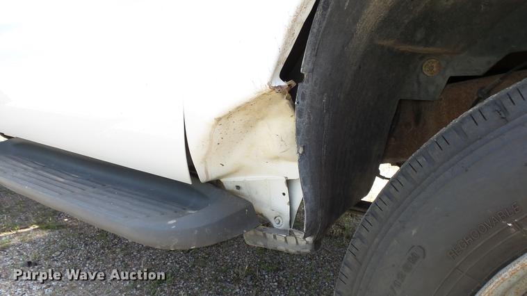 image for item DE7098 1999 Ford F550 flatbed truck