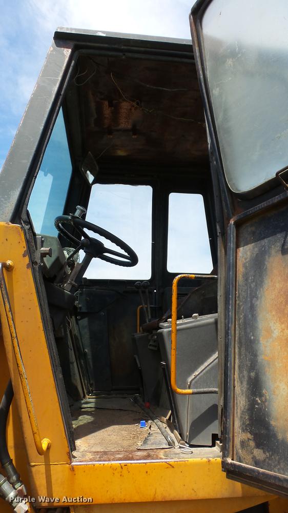 image for item DE7105 1980 Case W14 wheel loader
