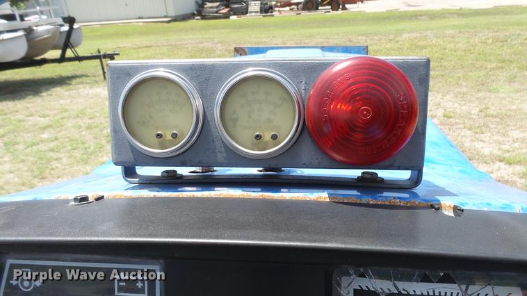 image for item DE7107 New Holland TC30 tractor