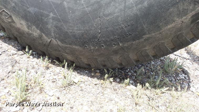 image for item DE7107 New Holland TC30 tractor