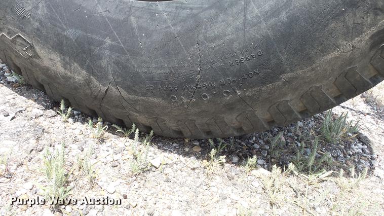 image for item DE7107 New Holland TC30 tractor