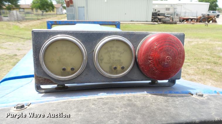 image for item DE7109 New Holland TC30 tractor