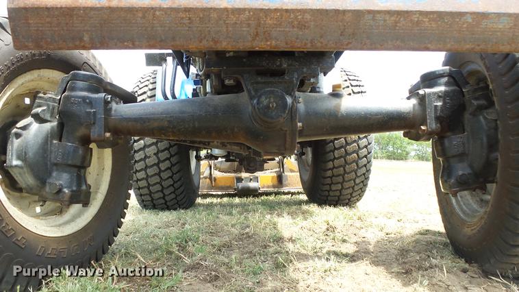 image for item DE7109 New Holland TC30 tractor