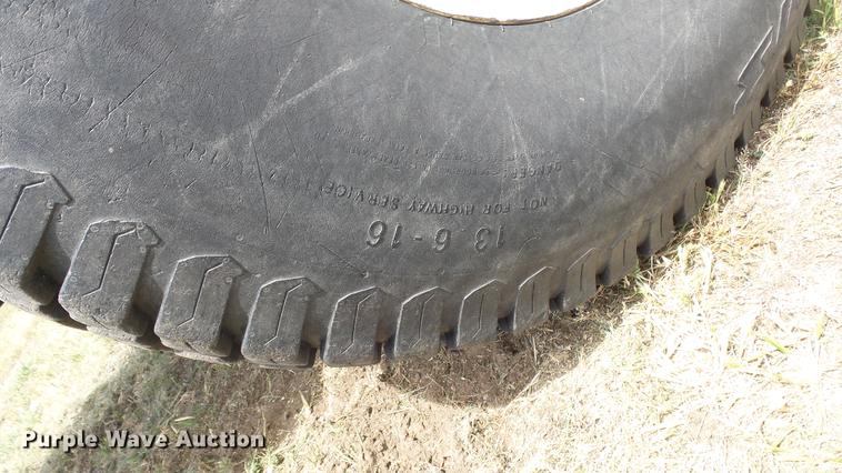 image for item DE7109 New Holland TC30 tractor