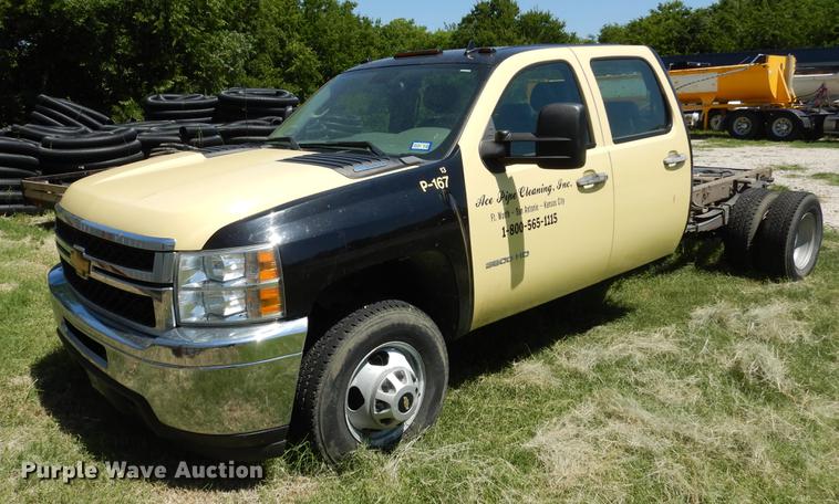 image for item DK9888 2013 Chevrolet Silverado 3500HD Crew Cab pickup truck cab and chassis