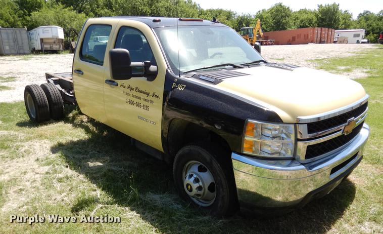 image for item DK9888 2013 Chevrolet Silverado 3500HD Crew Cab pickup truck cab and chassis