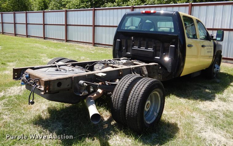 image for item DK9888 2013 Chevrolet Silverado 3500HD Crew Cab pickup truck cab and chassis
