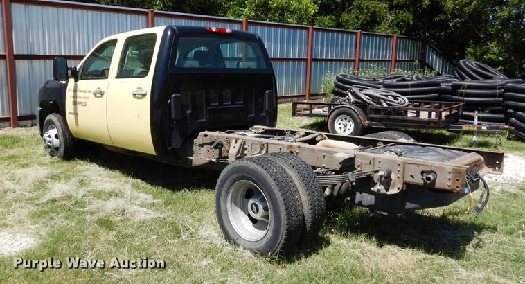 image for item DK9888 2013 Chevrolet Silverado 3500HD Crew Cab pickup truck cab and chassis