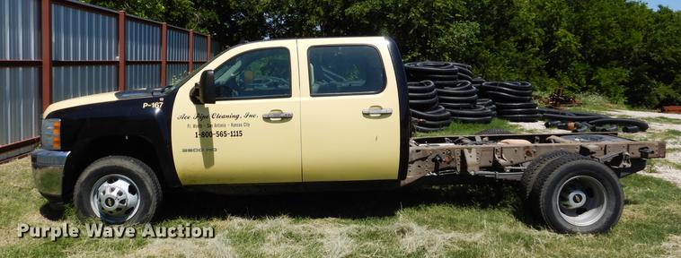 image for item DK9888 2013 Chevrolet Silverado 3500HD Crew Cab pickup truck cab and chassis