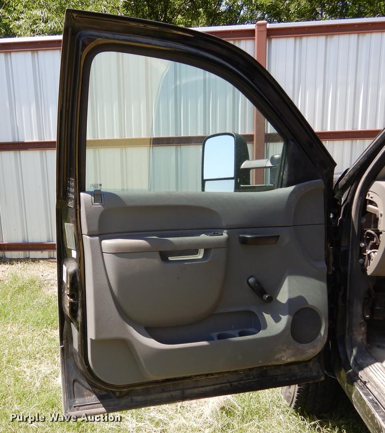 image for item DK9888 2013 Chevrolet Silverado 3500HD Crew Cab pickup truck cab and chassis