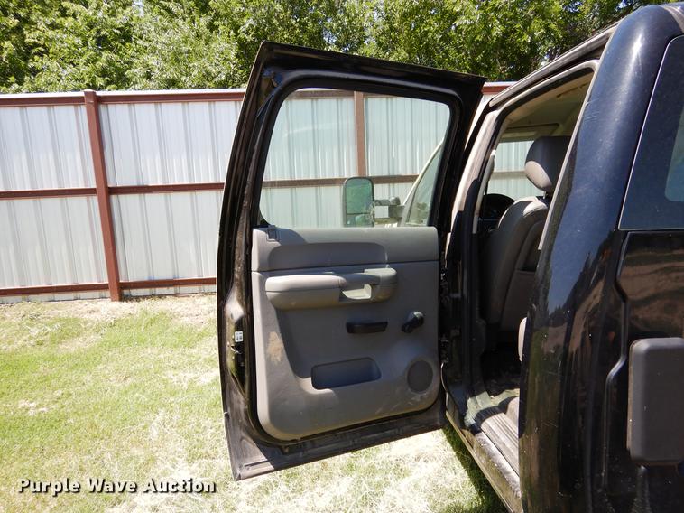 image for item DK9888 2013 Chevrolet Silverado 3500HD Crew Cab pickup truck cab and chassis