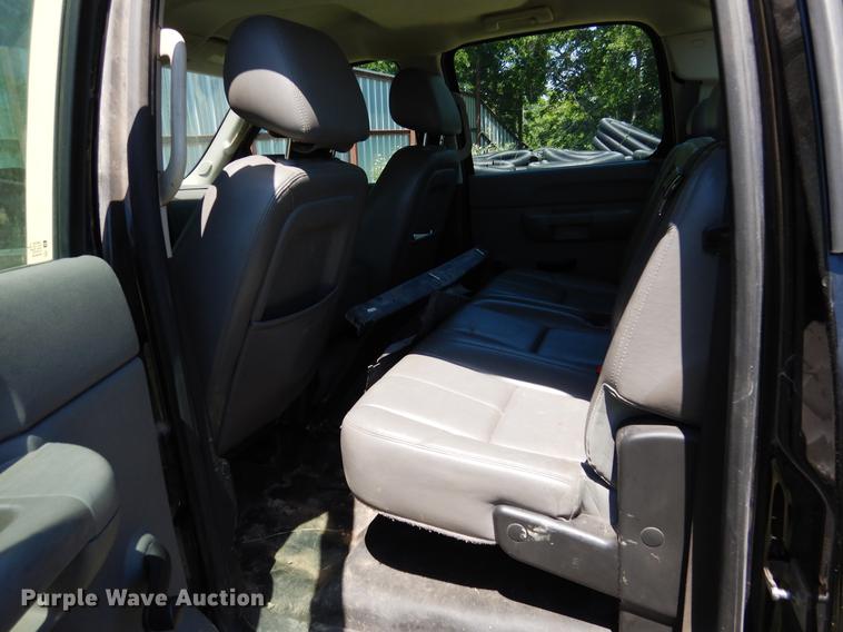 image for item DK9888 2013 Chevrolet Silverado 3500HD Crew Cab pickup truck cab and chassis