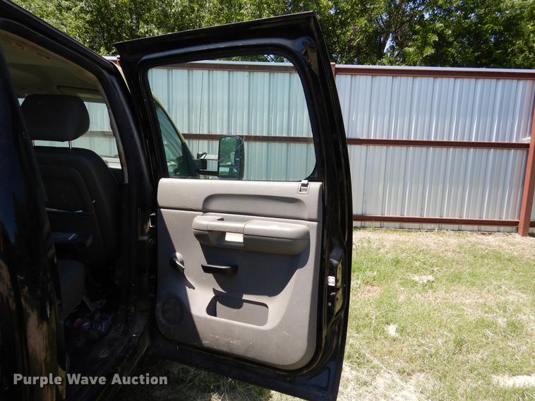 image for item DK9888 2013 Chevrolet Silverado 3500HD Crew Cab pickup truck cab and chassis