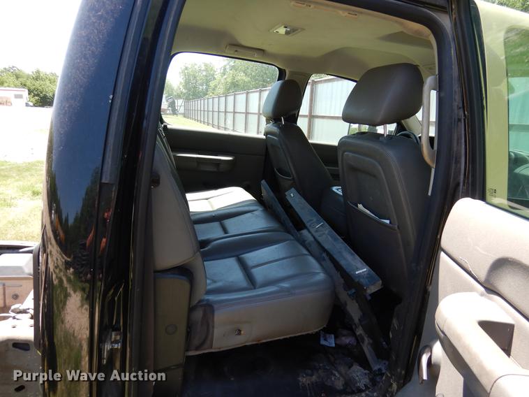 image for item DK9888 2013 Chevrolet Silverado 3500HD Crew Cab pickup truck cab and chassis
