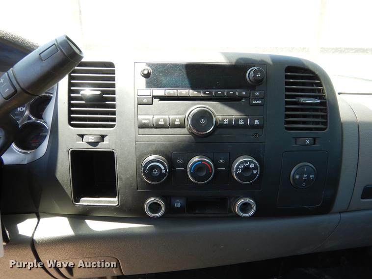 image for item DK9888 2013 Chevrolet Silverado 3500HD Crew Cab pickup truck cab and chassis