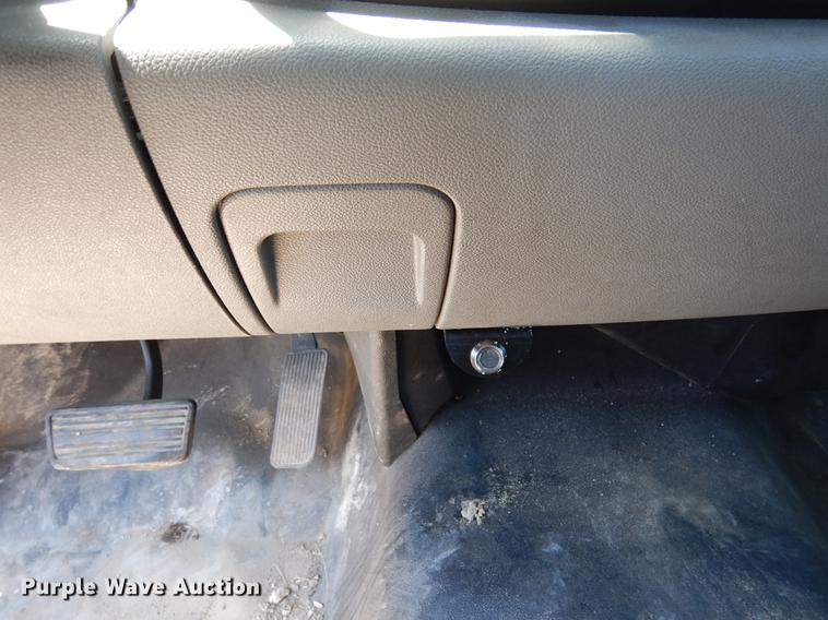 image for item DK9888 2013 Chevrolet Silverado 3500HD Crew Cab pickup truck cab and chassis