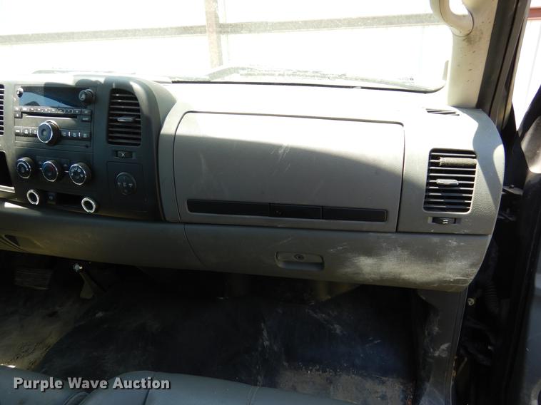 image for item DK9888 2013 Chevrolet Silverado 3500HD Crew Cab pickup truck cab and chassis