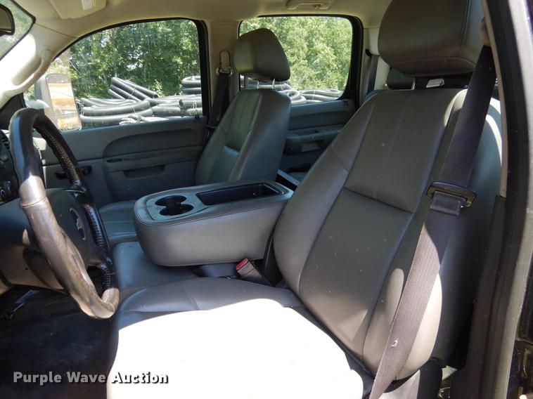 image for item DK9888 2013 Chevrolet Silverado 3500HD Crew Cab pickup truck cab and chassis