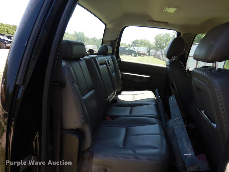 image for item DK9888 2013 Chevrolet Silverado 3500HD Crew Cab pickup truck cab and chassis