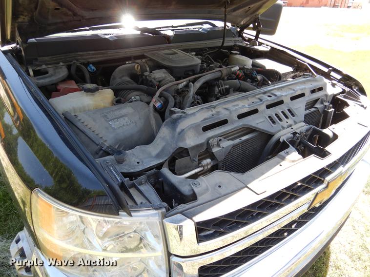 image for item DK9888 2013 Chevrolet Silverado 3500HD Crew Cab pickup truck cab and chassis