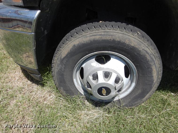 image for item DK9888 2013 Chevrolet Silverado 3500HD Crew Cab pickup truck cab and chassis