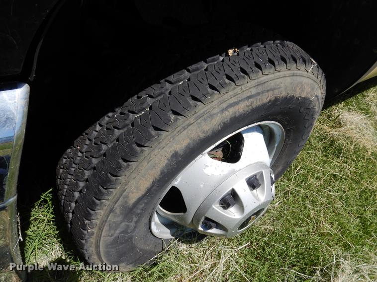 image for item DK9888 2013 Chevrolet Silverado 3500HD Crew Cab pickup truck cab and chassis