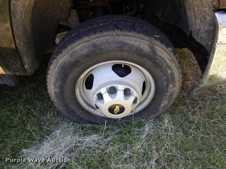 image for item DK9888 2013 Chevrolet Silverado 3500HD Crew Cab pickup truck cab and chassis