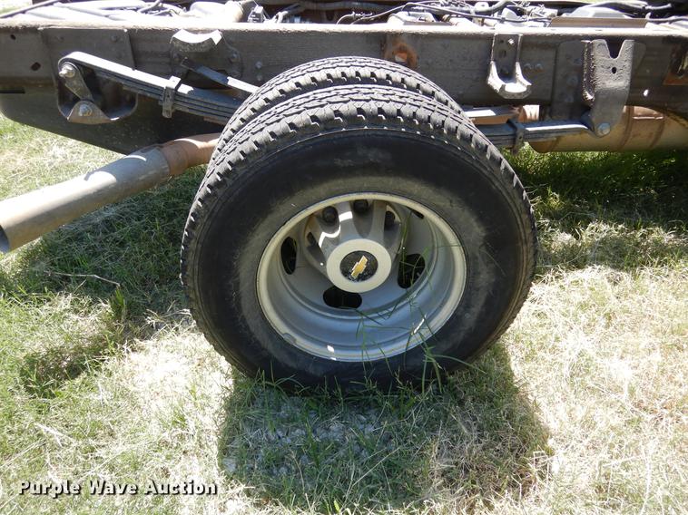 image for item DK9888 2013 Chevrolet Silverado 3500HD Crew Cab pickup truck cab and chassis