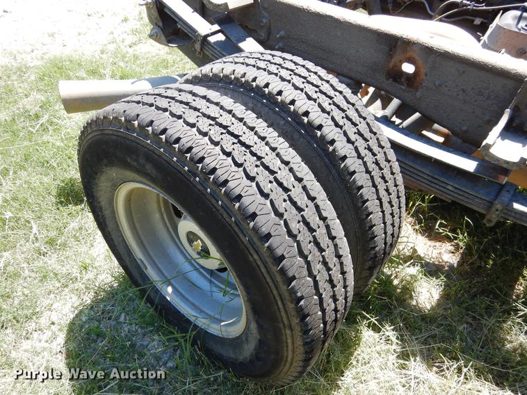 image for item DK9888 2013 Chevrolet Silverado 3500HD Crew Cab pickup truck cab and chassis