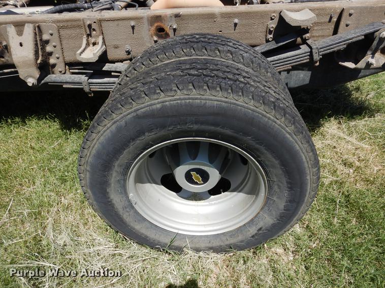 image for item DK9888 2013 Chevrolet Silverado 3500HD Crew Cab pickup truck cab and chassis