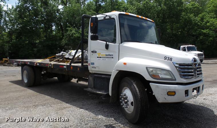 image for item DP9512 2007 Hino 338 flatbed truck