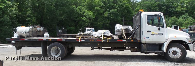 image for item DP9512 2007 Hino 338 flatbed truck