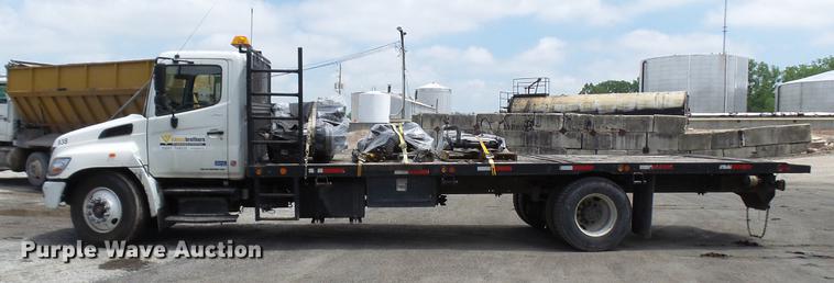 image for item DP9512 2007 Hino 338 flatbed truck