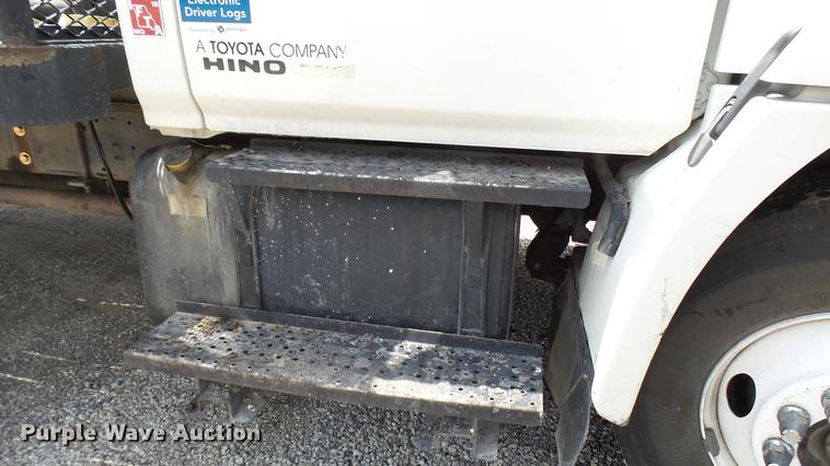 image for item DP9512 2007 Hino 338 flatbed truck