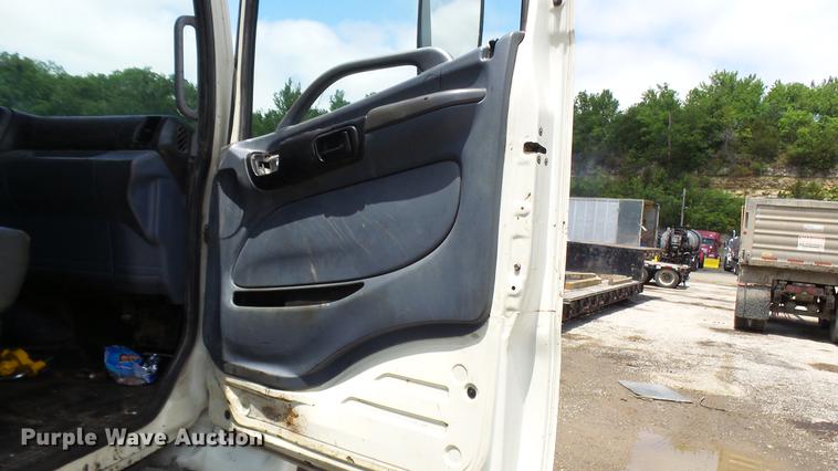 image for item DP9512 2007 Hino 338 flatbed truck