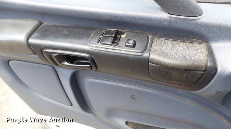 image for item DP9512 2007 Hino 338 flatbed truck