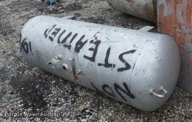 image for item DP9519 (2) propane tanks