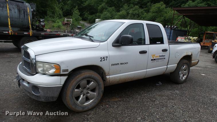 image for item DP9525 2004 Dodge Ram 1500 Quad Cab pickup truck