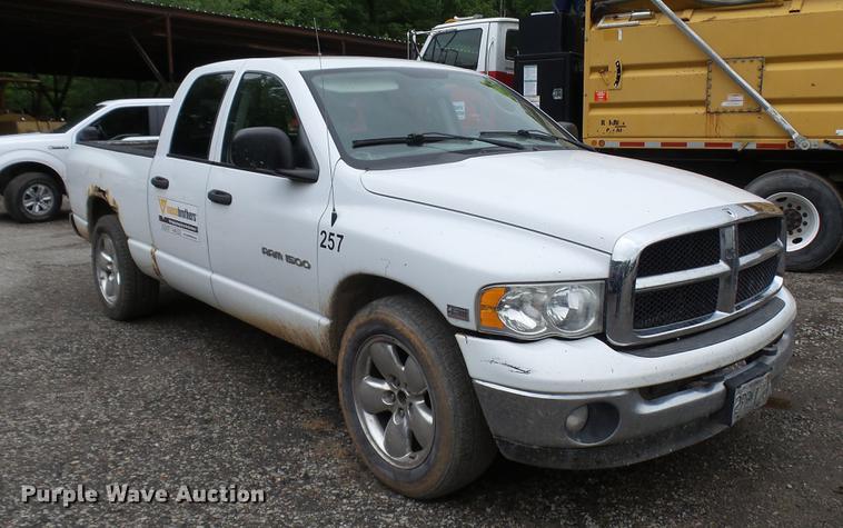 image for item DP9525 2004 Dodge Ram 1500 Quad Cab pickup truck