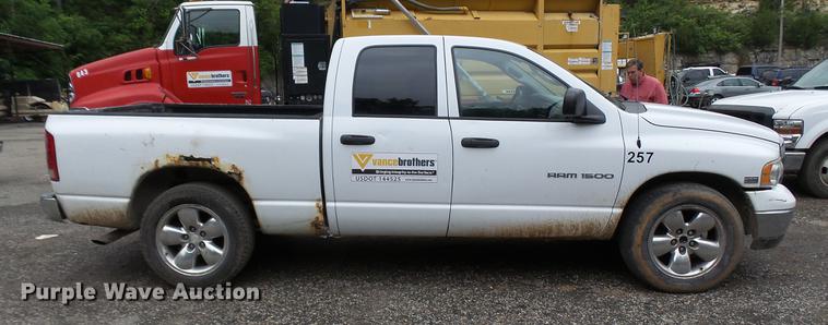 image for item DP9525 2004 Dodge Ram 1500 Quad Cab pickup truck