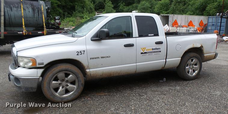 image for item DP9525 2004 Dodge Ram 1500 Quad Cab pickup truck