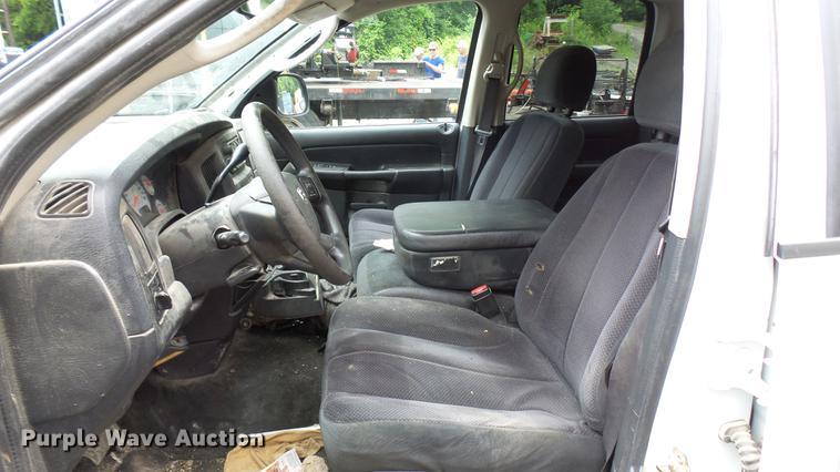 image for item DP9525 2004 Dodge Ram 1500 Quad Cab pickup truck