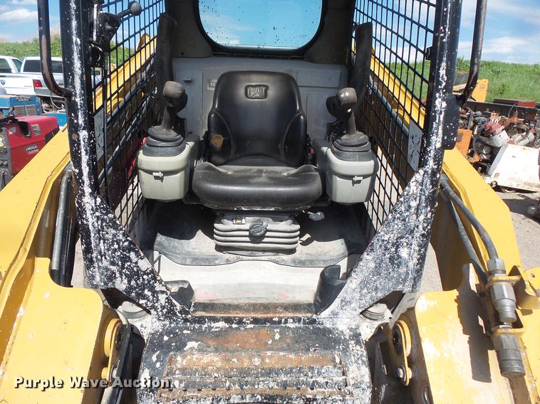 image for item DV9304 2008 Caterpillar 246C skid steer