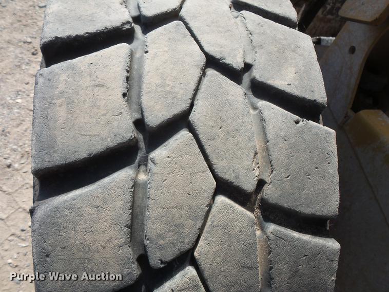 image for item DV9304 2008 Caterpillar 246C skid steer