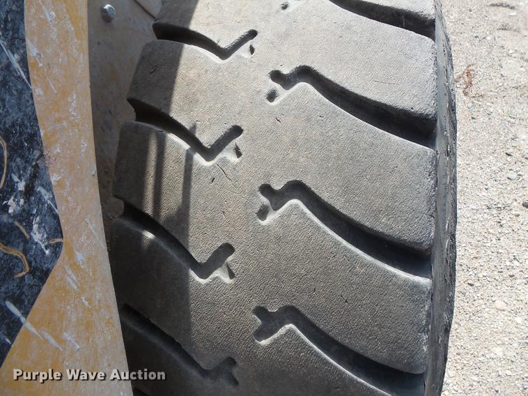 image for item DV9304 2008 Caterpillar 246C skid steer