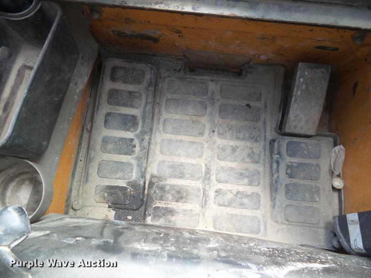 image for item DV9305 2012 Case SV250 skid steer