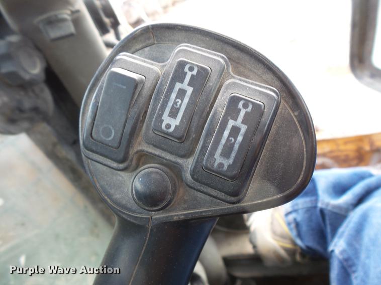 image for item DV9305 2012 Case SV250 skid steer