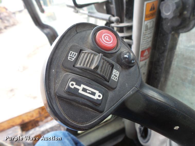 image for item DV9305 2012 Case SV250 skid steer