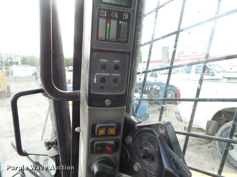 image for item DV9305 2012 Case SV250 skid steer