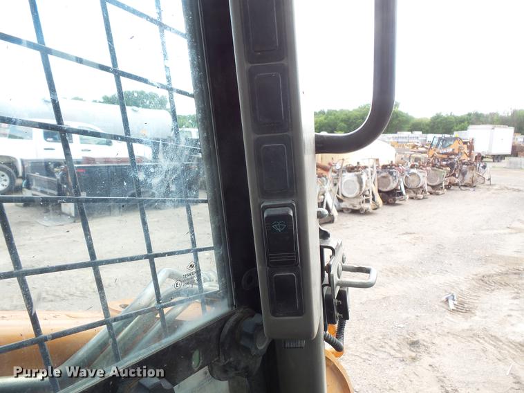 image for item DV9305 2012 Case SV250 skid steer